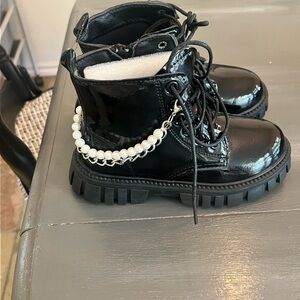 Black combat boots with pearls and chain